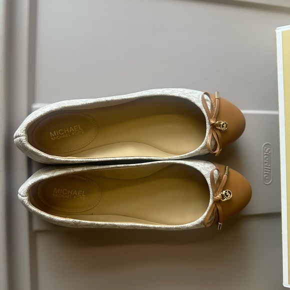 Brand new Michael Kor shoes - Picture 6 of 8